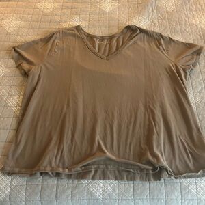 Ava & Viv 3X Brown V-Neck T-Shirt